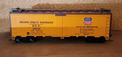 Pacific Fruit Express RR 40' Ice Reefer Kadee 45702 Athearn Blue Box Built HO - Image 1 of 4