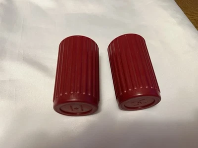 Juego de 2 tazas de dados Hasbro Yahtzee de plástico rojo vintage 1998 ~ Hecho en EE. UU. Foto 1 de 4