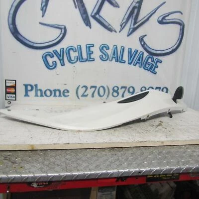 Can-Am Spyder RS-S 2010 Roadster OEM panel trasero izquierdo blanco con intermitentes Foto 1 de 4