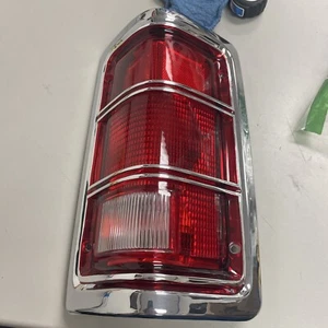 Conjunto de luces traseras TYC 11-5059-21 para modelos selectos de Dodge 81-88 - Imagen 1 de 10