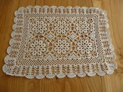 Linge ancien 1 napperon rectangle   en dentelle crochet beige - Photo 1/2