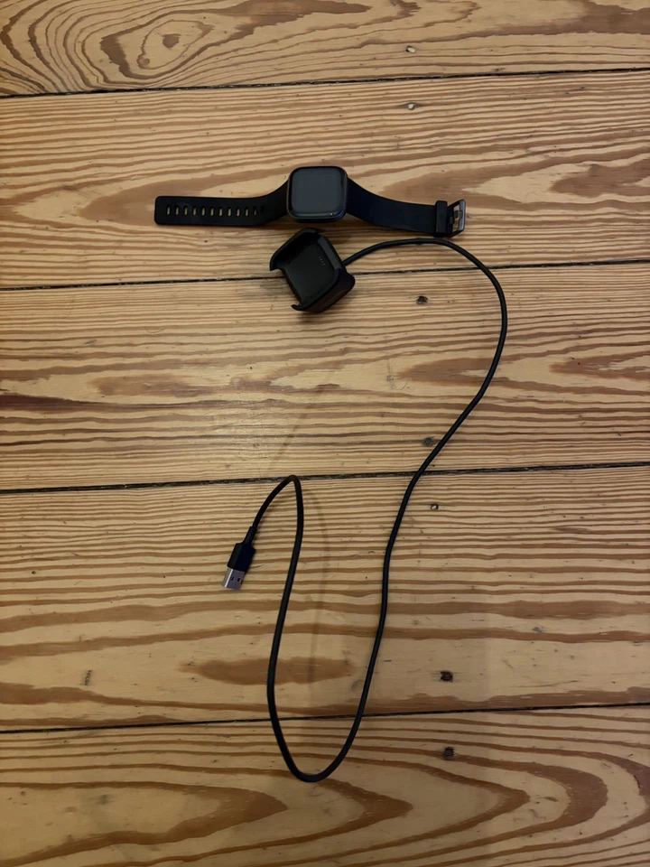 Fitbit Versa 2 Smartwatch Schwarz, Gesundheits- und Fitness-Tracking - Bild 1 von 1