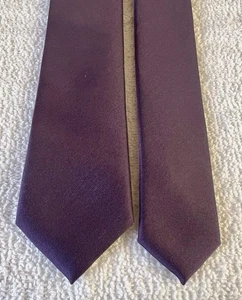 T17 - Mens Red Herring Purple Shimmer Slim Fit Machine Washable Smart Tie W5cm - Picture 1 of 8