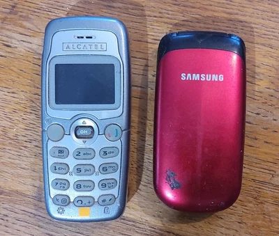 2 téléphones Dumbphone vintage : Samsung E1150, Alcatel OneTouch - Photo 1/3