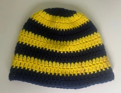 Sombrero infantil de ganchillo azul y dorado. Nuevo. Hecho a mano. Unisex. Foto 1 de 2