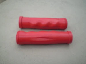 Empuñaduras rojas de manillar de bicicleta de nuevo de nuevo para Schwinn Shelby Monark Higgins Columbia && - Imagen 1 de 1