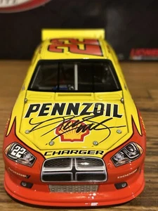 NASCAR Lionel Elite 2011 Kurt Busch #22 Shell SIGNED 1/24 Scale Diecast Car - Picture 1 of 14