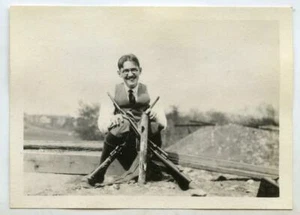 Vintage 1920s Photo Man In Spectacles Poses With Crossed Rifles Guns Hunting - Picture 1 of 1