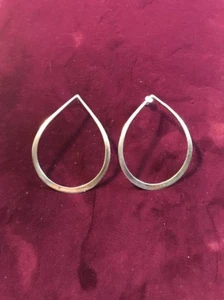 ¡HERMOSOS PENDIENTES DE ARO GRANDES DE PLATA DE LEY EN TACHUELAS! ¡PESO MUY LIGERO! - Imagen 1 de 10