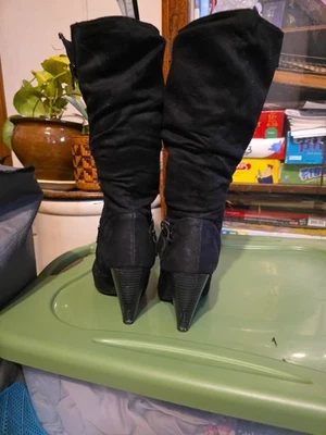 Apt. 9 Botas para mujer talla 7,5 M negras de gamuza sintética a mitad de la pantorrilla - tacón cónico con hebilla Foto 1 de 4