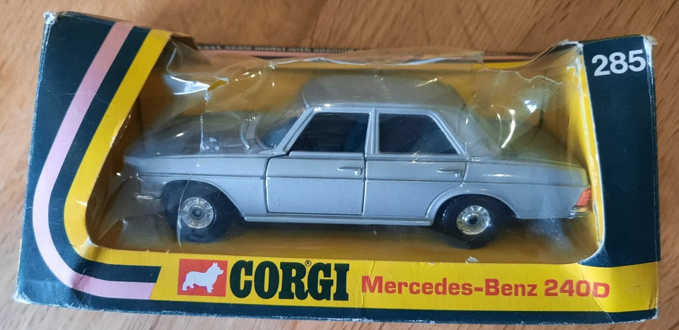 1974 Corgi Toys 285 silber Mercedes Benz 2400 4-türige Limousine NEUWERTI ( 2 ) - Bild 1 von 1