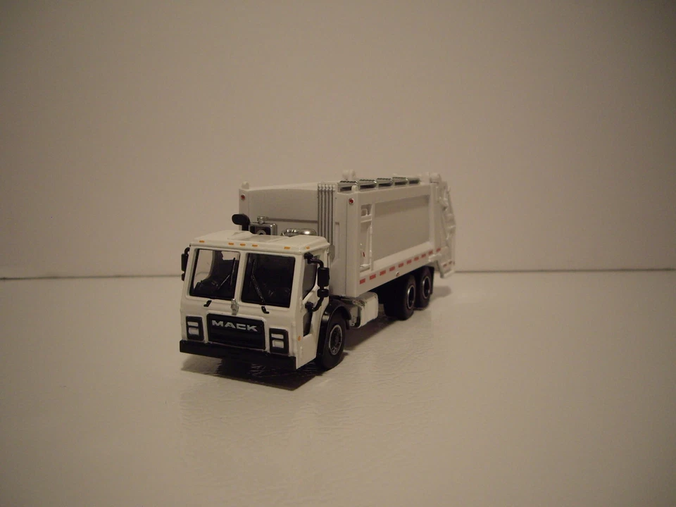GREENLIGHT 1/64 2019 GREEN MACHINE CHASE WHITE MACK GRANITE DUMP TRUCK DCP ERTL
