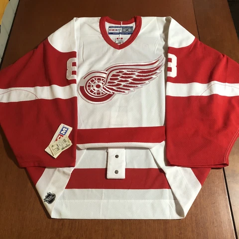 Signed CCM Authentic Igor Larionov Detroit Red Wings NHL Hockey Jersey White 52 Cover