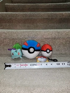 Pokemon Plüsch Ball 4 Stück Anime Puppe Bulbasaur Stofftier Schlüsselanhänger - Bild 1 von 3