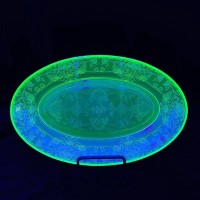 Vtg Hazel Atlas Florentine No. 2 Green Uranium Glass Oval Platter 10” Thistle - Image 1 of 4