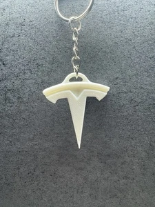 Tesla Logo Keychain – Sleek Accessory for Tesla Owners & EV Enthusias - Bild 1 von 1