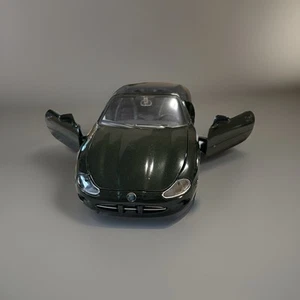 Maisto 1:24 Jaguar XK8 Die-Cast-Rare British Racing Green-NearMint-Opening Parts - Picture 1 of 9