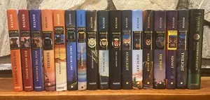 Warriors Survivors Lot Erin Hunter 17 Hardcover Novels Omen Dawn CLEAN! Dog - Picture 1 of 18