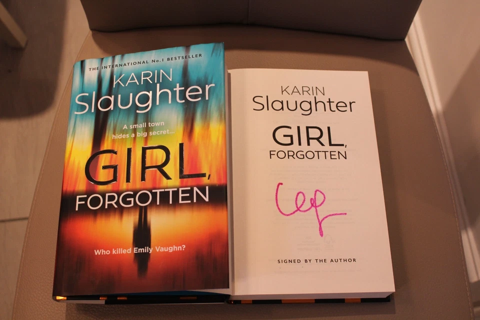 *Signed 1st Ed* KARIN SLAUGHTER ' Girl Forgotten' HB (Unseen / False witness) - Изображение 1 из 1