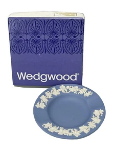 Wedgwood Blue Jasperware Ashtray or Trinket Dish Grapevine Pattern England - Picture 1 of 8
