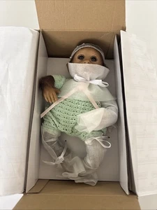 Muñeca Ashton Drake Clementine Needs A Cuddle Baby Monkey de Linda Murray NUEVA EN CAJA - Imagen 1 de 6