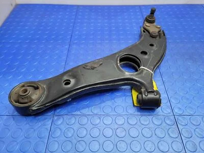 13-14 Hyundai Santa Fe Sport braço de controle inferior dianteiro lado direito do passageiro fabricante de equipamento original - Imagem 1 de 4