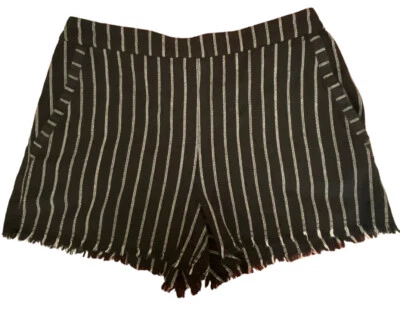 Pantalones Cortos Para Mujer Negros Elegantes Talla M Negros Con Rayas Blancas y Bolsillos Cortados Foto 1 de 4