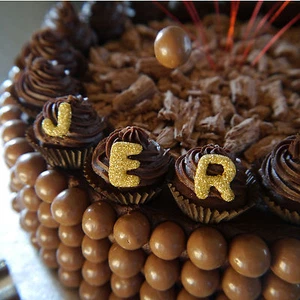 Comestible 2 cm GoLD SiLVeR BeiGe BRoWN LETRAS NEGRAS NÚMEROS Cupcakes Cake Toppers - Imagen 1 de 23