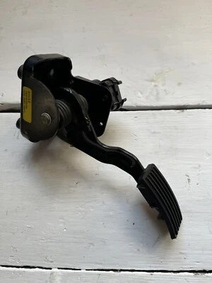 Land Rover Defender 2.4 Tdci Throttle / Accelerator Pedal 7H12-7R562 - Image 1 of 4