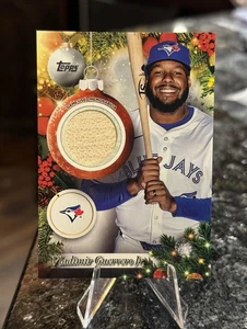 2025 Topps Holiday Vladimir Guerrero Jr PLAYER RELIC GAME USED BAT BLUE JAYS - Bild 1 von 2