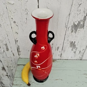Vintage böhmisches mundgeblasenes Glas MCM Design rot geschliffen weiß Vase schwarze Griffe - Bild 1 von 24
