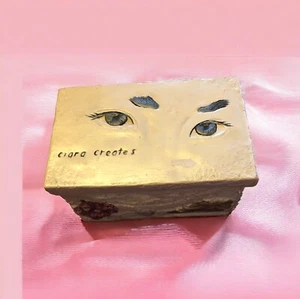 EICHE Ciaro kreiert weiße Keramikbox mit Deckel, Augen, Meeresschale, Felsen, signiert - Bild 1 von 7