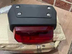 Se adapta a Royal Enfield - MONTAJE DE LÁMPARA TRASERA - Negro para SCRAM 411 y Himalayan BS6,, - Imagen 1 de 7