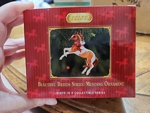 BREYER 2011 BREED CHRISTMAS MUSTANG ORNAMENT  - Picture 1 of 7