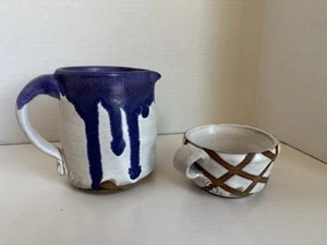 Juego de 2 jarras y tazas Art Studio hechas a mano de cerámica té café púrpura blanco - Imagen 1 de 8