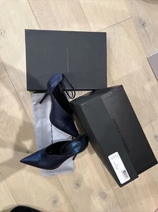 Zapatos de cuero italiano Narciso Rodríguez en azul medianoche - Imagen 1 de 4