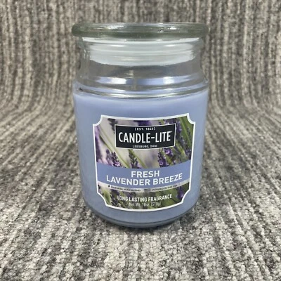 Vela Perfumada Candle-Lite Fragancia "Fresh Lavender Breeze" - Única 18 Oz. Foto 1 de 3