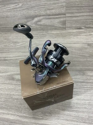 Carretes giratorios Daiwa RGLT3000D-CXH-B Regal LT - izquierda/derecha - 6,2:1 - mango en T Foto 1 de 3