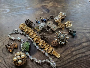 1950s 1960s Mixed Lot Jewelry & Brooches Earrings Neckkace Bracelet Some Marked - Picture 1 of 20