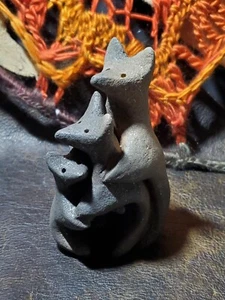 Toas Pueblo JASON MONDRAGON 3 Bear Family Micaceous Clay - Picture 1 of 13