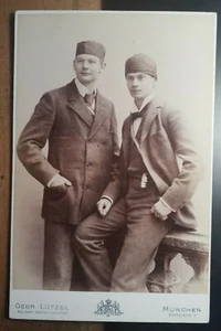 2 Studenten in Couleur mit Mensur ? Haube auf dem Kopf / 1898 KAB München - Bild 1 von 2