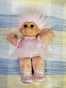 Russ Berrie Ballerina Troll Kidz Bambola Occhi Blu Rosa Tutu 2324 12" Rosa TuTu - Foto 1 di 5