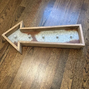 Wooden 22 3/4” LIGHT-UP ARROW SIGN MARQUEE Wall Mount w/5 Bulbs Battery Operated - Picture 1 of 6