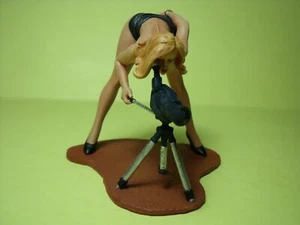 1/18 FIGURE  GIRL MARIA  VROOM  PAINTED  FOR  NOREV  AUTOART  SCHUCO  MINICHAMPS - Picture 1 of 2