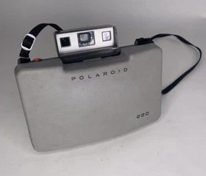 Vintage Poloroid 220 Camera With Flash And Original Booklet Works - Picture 1 of 12