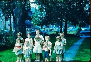 10 diapositivas vintage de septiembre de 1960 fiesta de cumpleaños infantil - Imagen 1 de 11