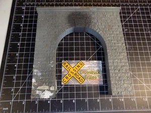 O-gauge MTH Plastic Stone tunnel portal 5.75x4.25 opening (070526) - Picture 1 of 7