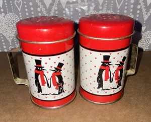 Vintage Rot Dose Herz Pinguin Salz & Pfefferstreuer Set mit Griffen Hongkong - Bild 1 von 7