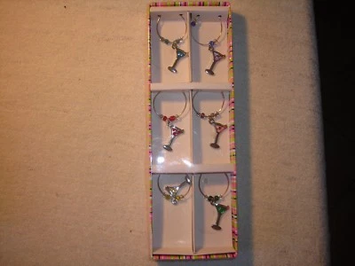 Juego de 6 dijes de vino con diseño de bebida Martini con cuentas plateadas cama baño y más allá nuevos  Foto 1 de 4