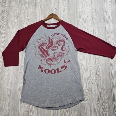 Camiseta Kool's Los Angeles Para Hombre XL Gris Rojo Estampado Gráfico Manga Larga Informal Foto 1 de 4